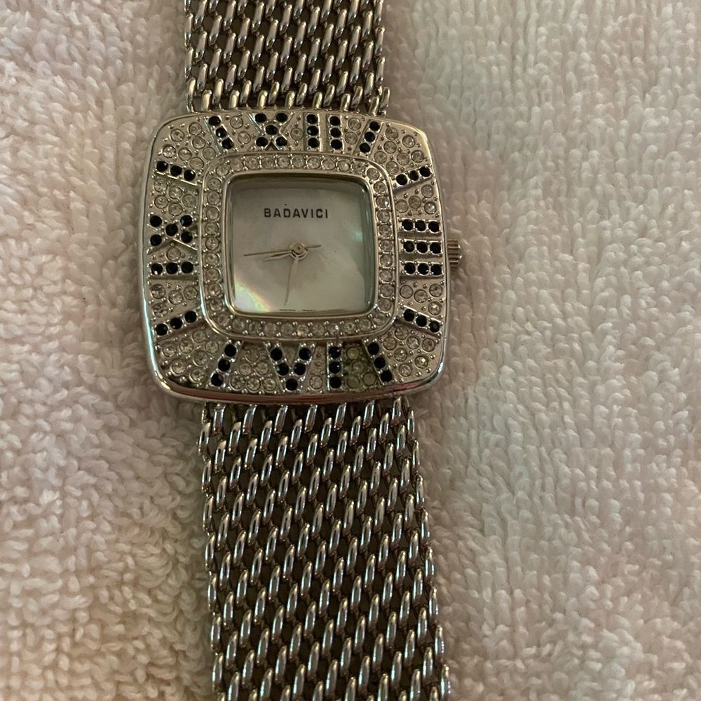 Badavici Ladies watch. Gorgeous bracelet watch.